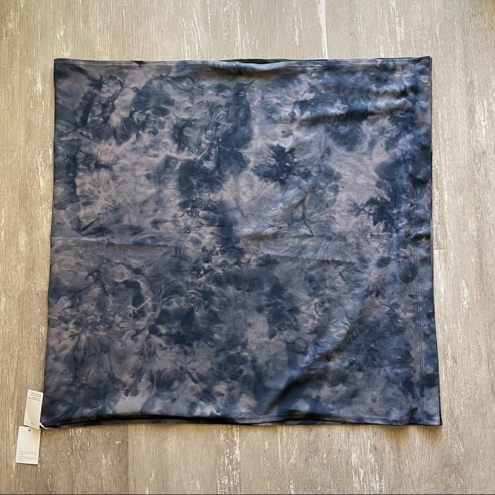 Lululemon Customizable Snap Scarf - Diamond Dye Navy - Picture 5 of 6
